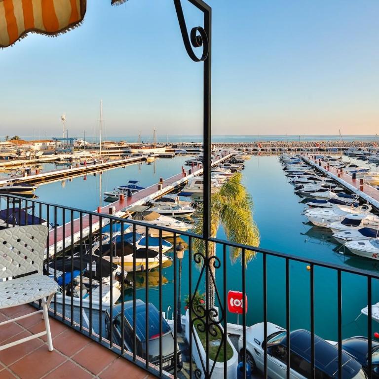 218 Puerto Banus Marbella Front Line 270 meters - Three-Bedroom Apartment - 12