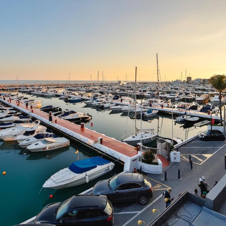 218 Puerto Banus Marbella Front Line 270 meters - Three-Bedroom Apartment - 19