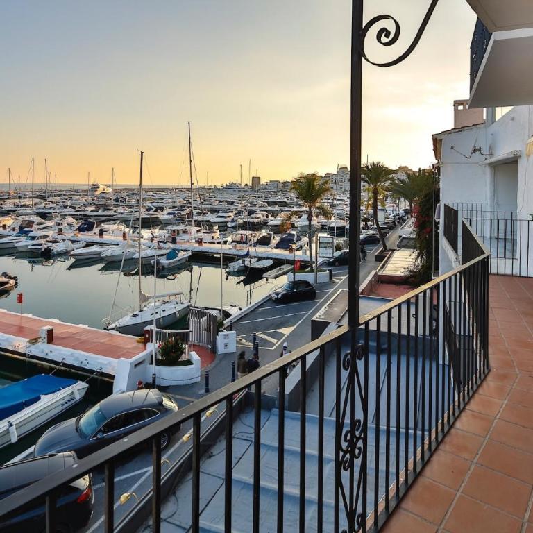 218 Puerto Banus Marbella Front Line 270 meters - Three-Bedroom Apartment - 13