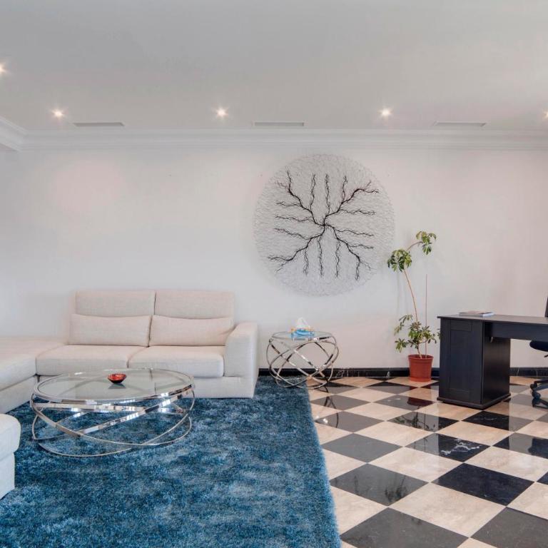 218 Puerto Banus Marbella Front Line 270 meters - Three-Bedroom Apartment - 7