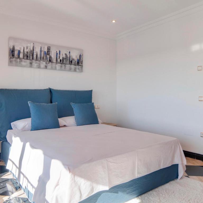 218 Puerto Banus Marbella Front Line 270 meters - Three-Bedroom Apartment - 30