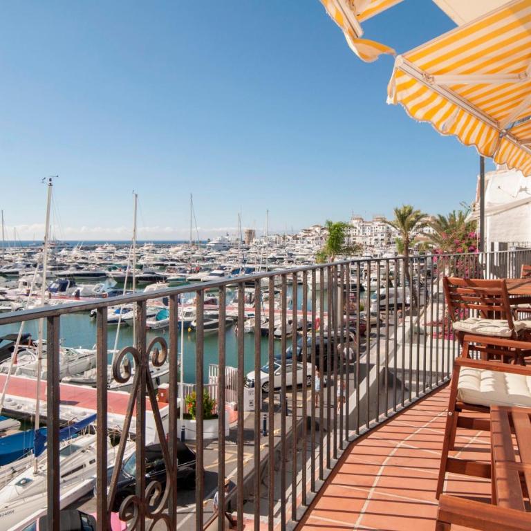 218 Puerto Banus Marbella Front Line 270 meters - Three-Bedroom Apartment - 11