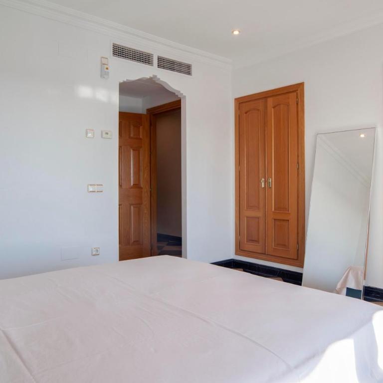 218 Puerto Banus Marbella Front Line 270 meters - Three-Bedroom Apartment - 31