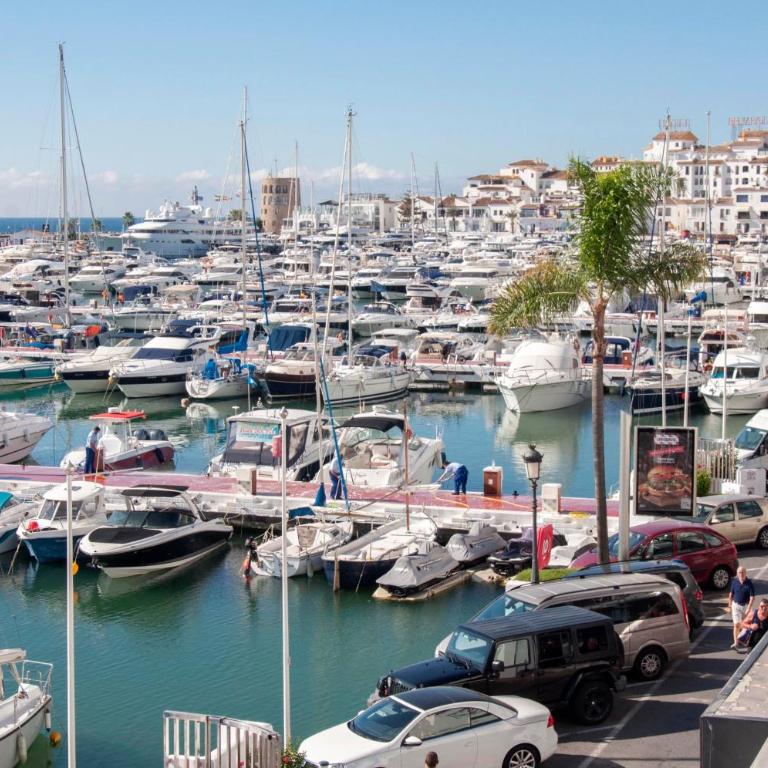 218 Puerto Banus Marbella Front Line 270 meters - Three-Bedroom Apartment - 14