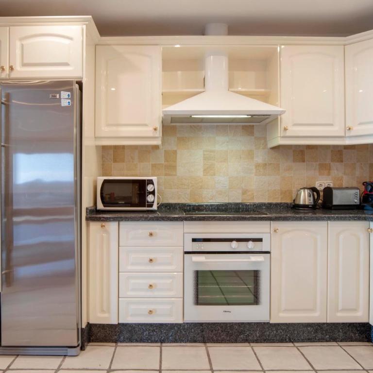 218 Puerto Banus Marbella Front Line 270 meters - Three-Bedroom Apartment - 46