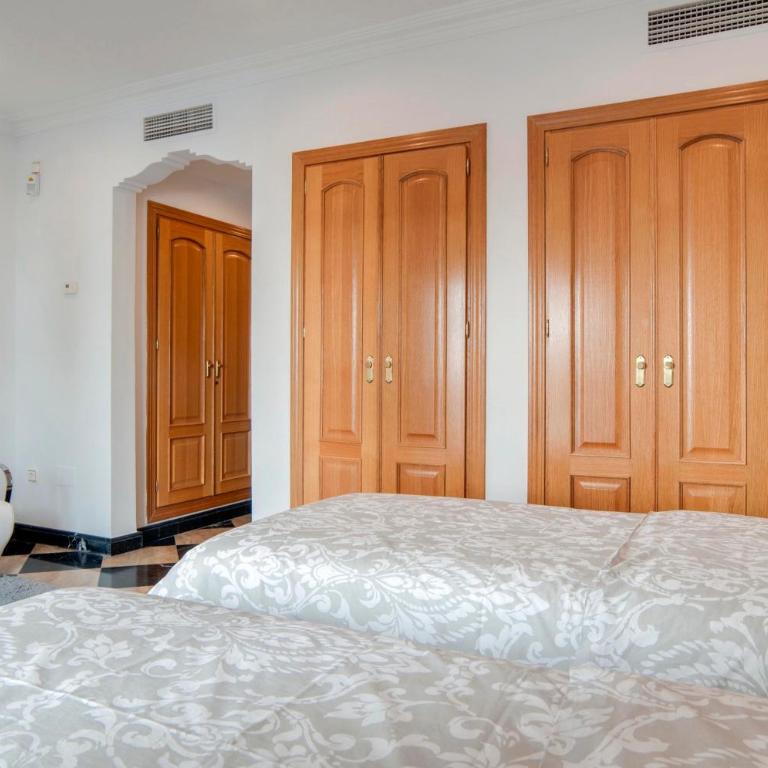 218 Puerto Banus Marbella Front Line 270 meters - Three-Bedroom Apartment - 42