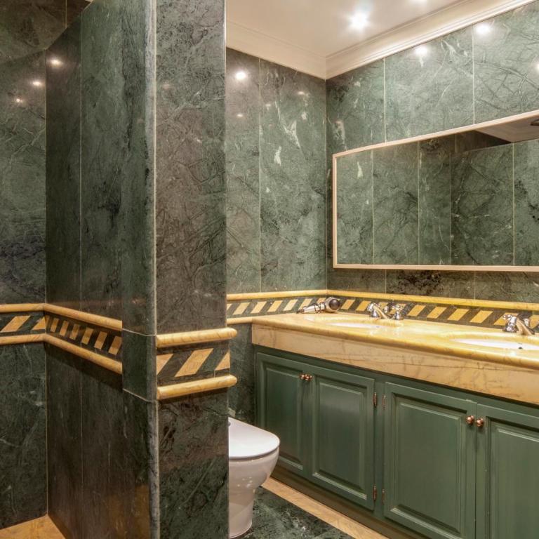 218 Puerto Banus Marbella Front Line 270 meters - Three-Bedroom Apartment - 43