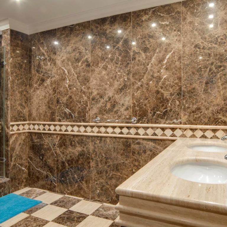 218 Puerto Banus Marbella Front Line 270 meters - Three-Bedroom Apartment - 38