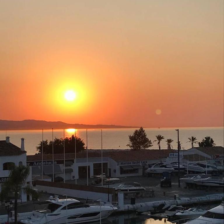 218 Puerto Banus Marbella Front Line 270 meters - Three-Bedroom Apartment - 21