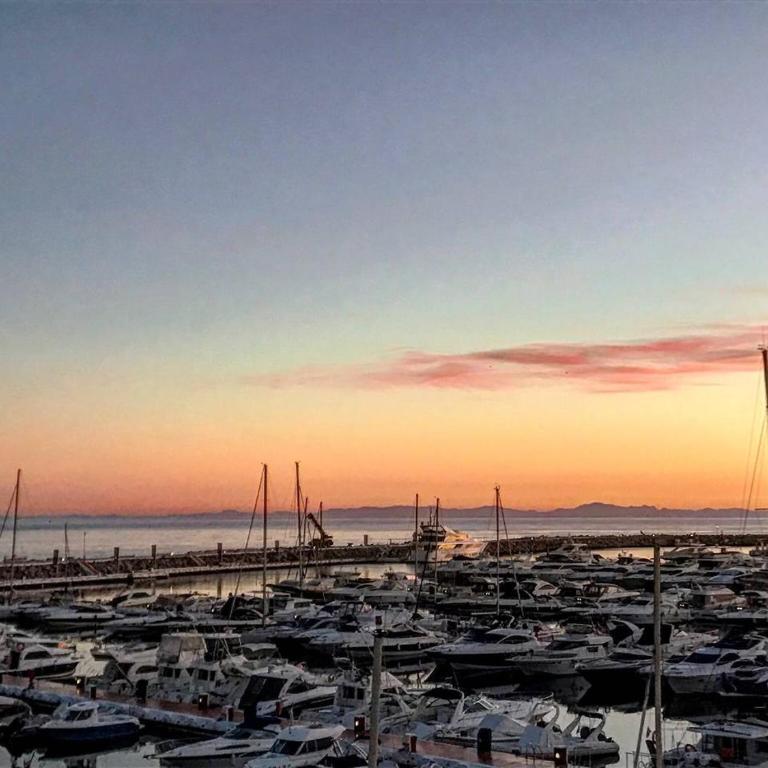 218 Puerto Banus Marbella Front Line 270 meters - Three-Bedroom Apartment - 22