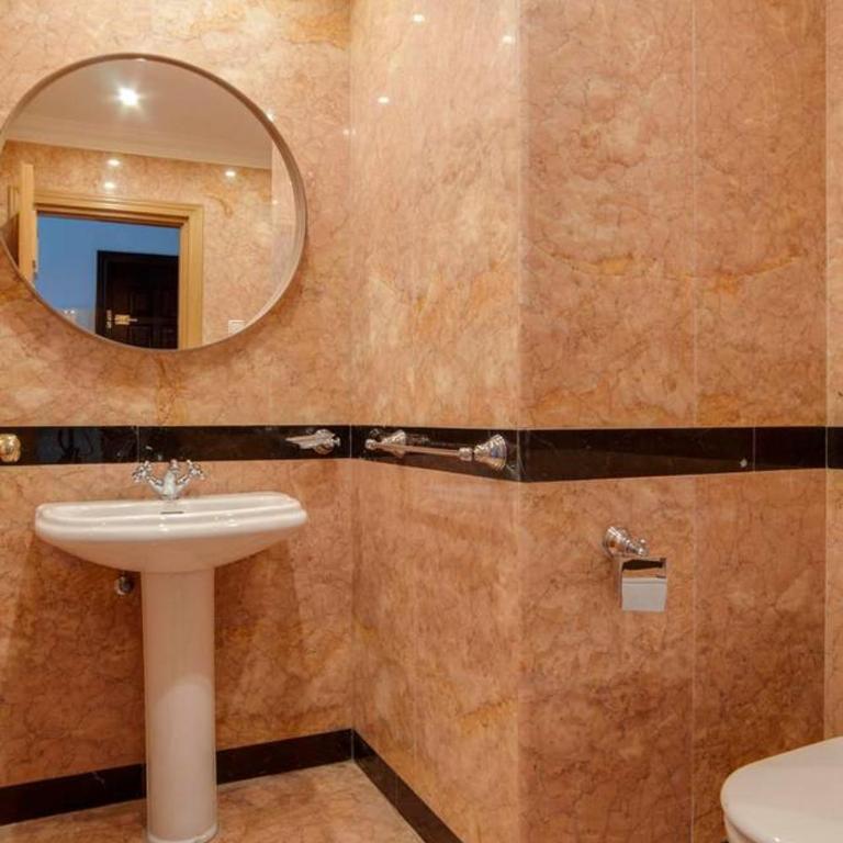 218 Puerto Banus Marbella Front Line 270 meters - Three-Bedroom Apartment - 26