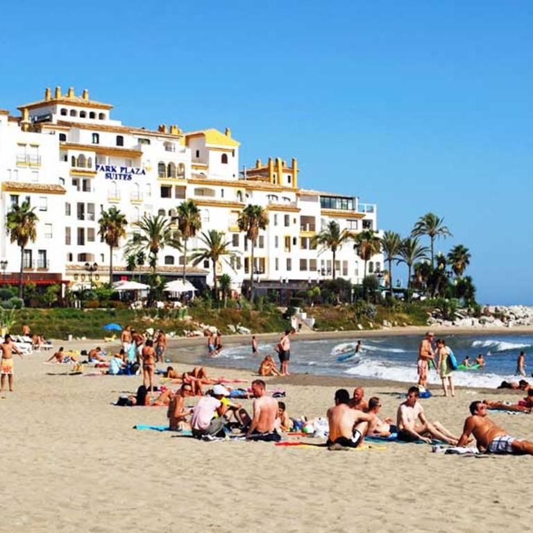 218 Puerto Banus Marbella Front Line 270 meters - Three-Bedroom Apartment - 52