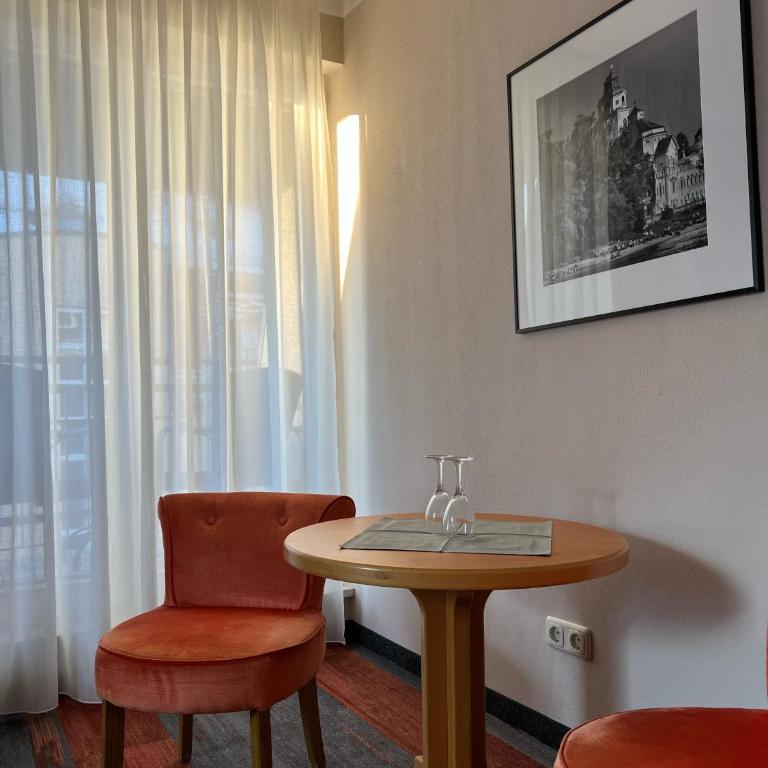 Hotel Prinz - Zimmer mit Queensize-Bett - 2