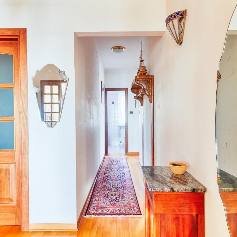 GuestHost - Ressmann 1 - 10 min from Teatro Rossetti - Appartamento con 1 Camera da Letto - 11