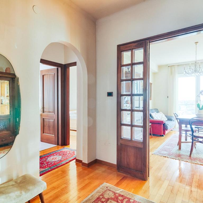 GuestHost - Ressmann 1 - 10 min from Teatro Rossetti - Appartamento con 1 Camera da Letto - 12