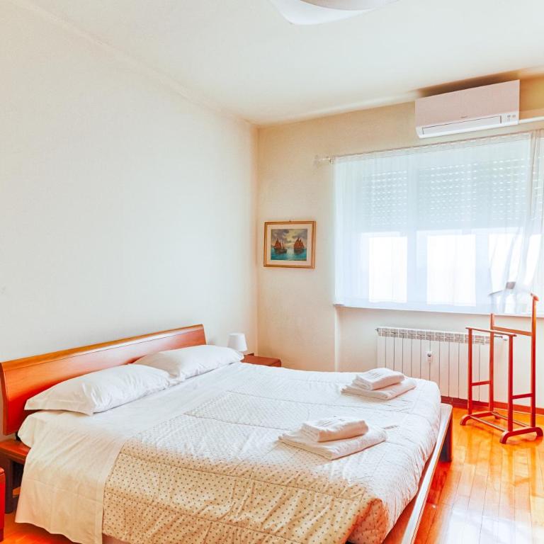 GuestHost - Ressmann 1 - 10 min from Teatro Rossetti - Appartamento con 1 Camera da Letto - 17