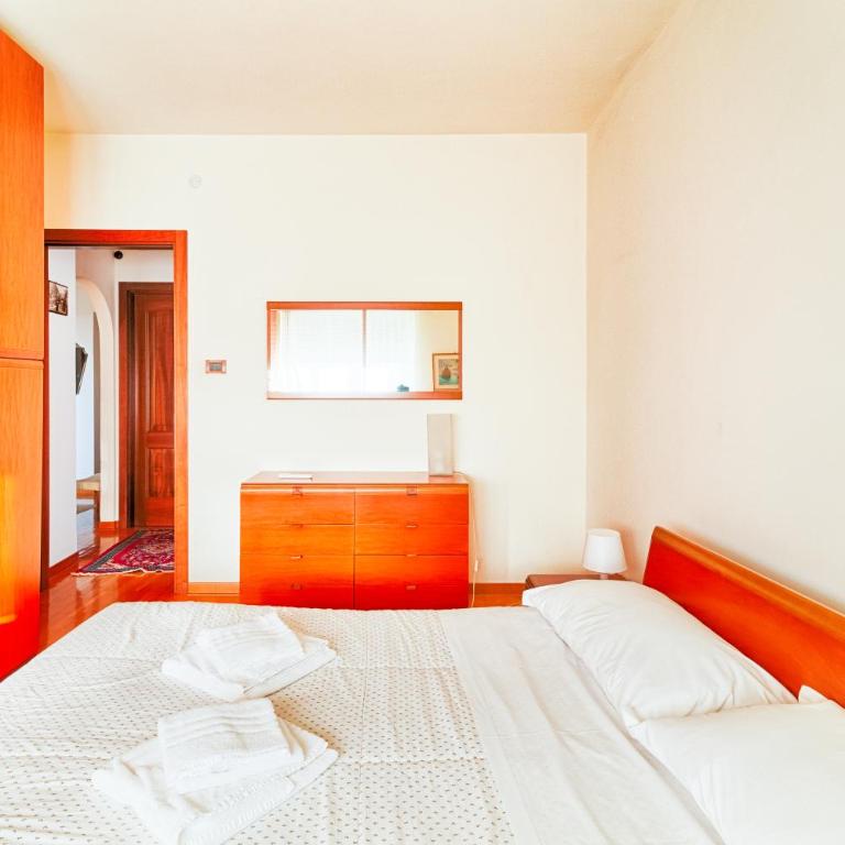 GuestHost - Ressmann 1 - 10 min from Teatro Rossetti - Appartamento con 1 Camera da Letto - 20