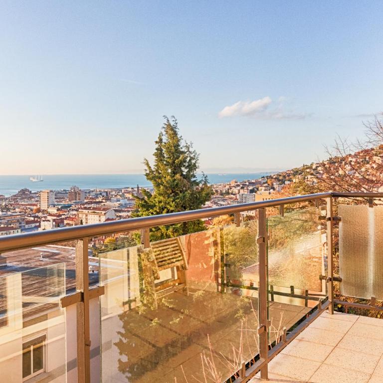 GuestHost - Ressmann 1 - 10 min from Teatro Rossetti - Appartamento con 1 Camera da Letto - 25