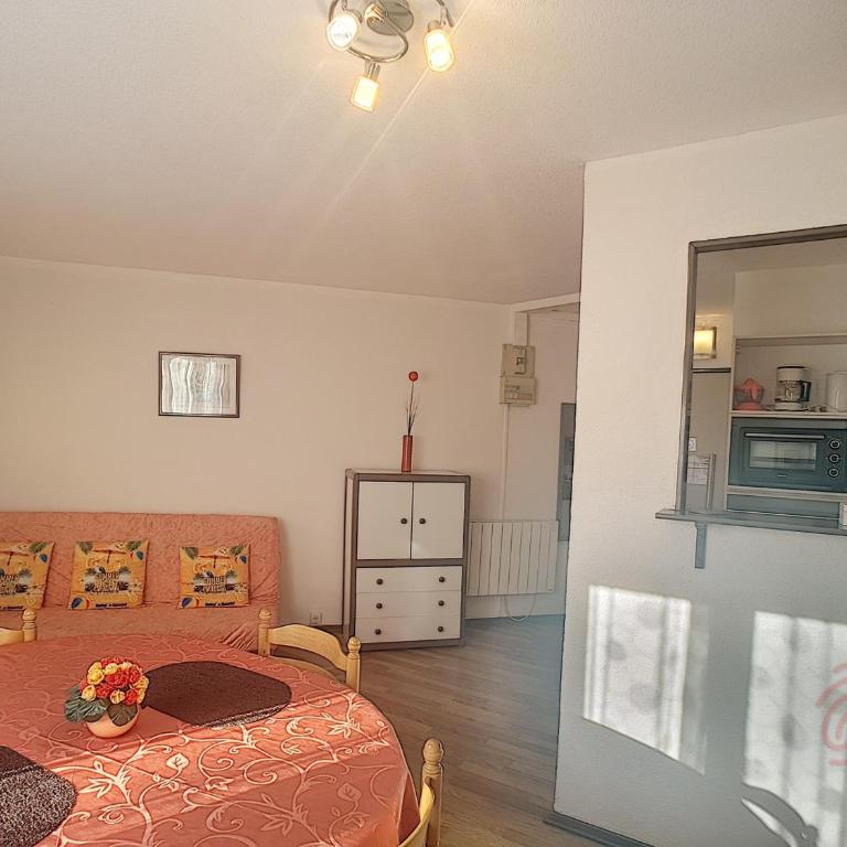 Appartement F2 lumineux avec balcon, proche centre et Thermes, animaux acceptés, wifi gratuit - FR-1-451-21 - Apartamento de 1 dormitorio - 1