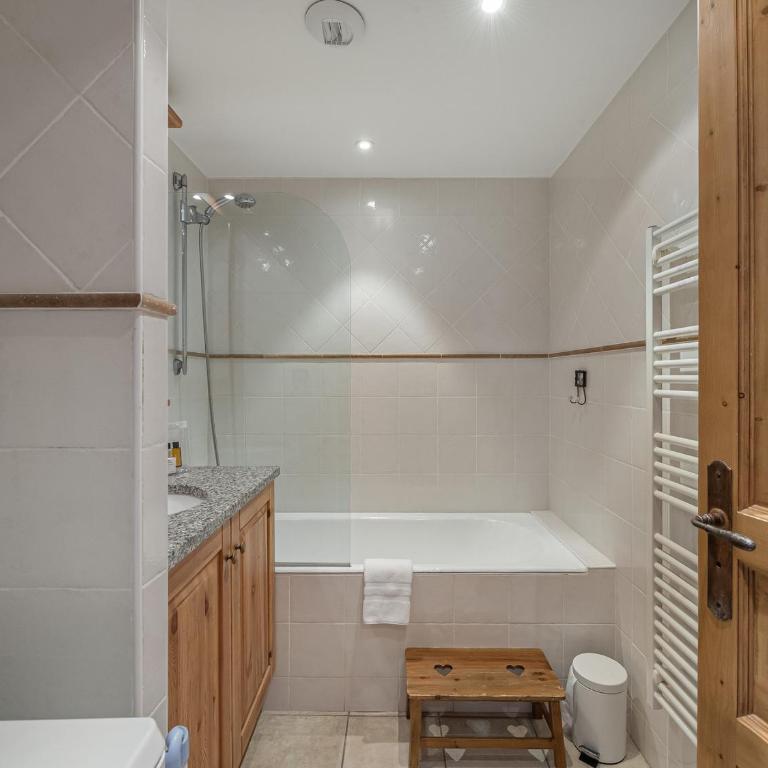 Appartement spacieux pour 6, proche pistes, parking et wifi - FR-1-640-11 - Apartment - 2