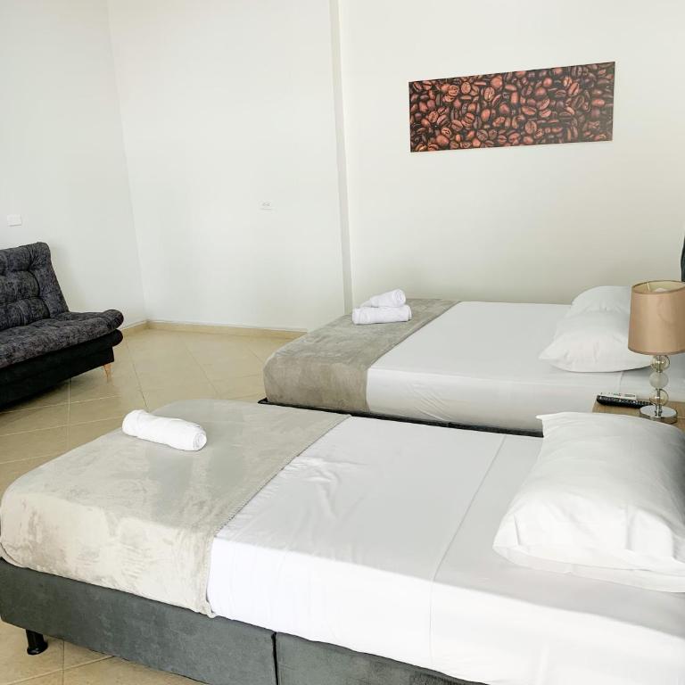 Hotel Santorini - Habitación Triple Confort con ducha - 2