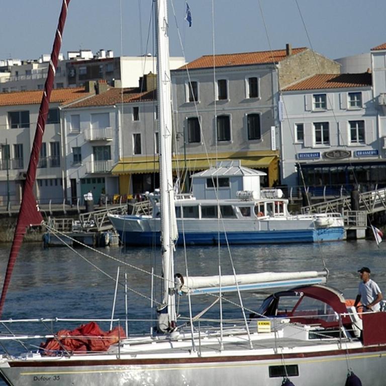 Appartement T2 : grande terrasse équipée, parking, à 200m de la mer et 400m de la plage - FR-1-92-735 - Appartamento (4 Adulti) - 2