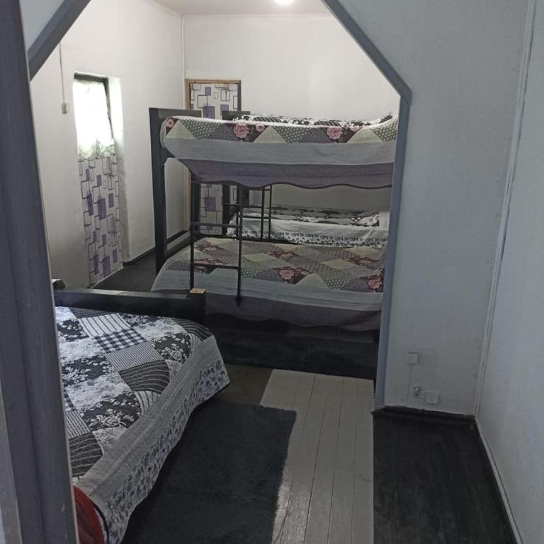 Hostel INK - Duerme Como En Casa - Habitación Triple Económica con baño compartido - 3