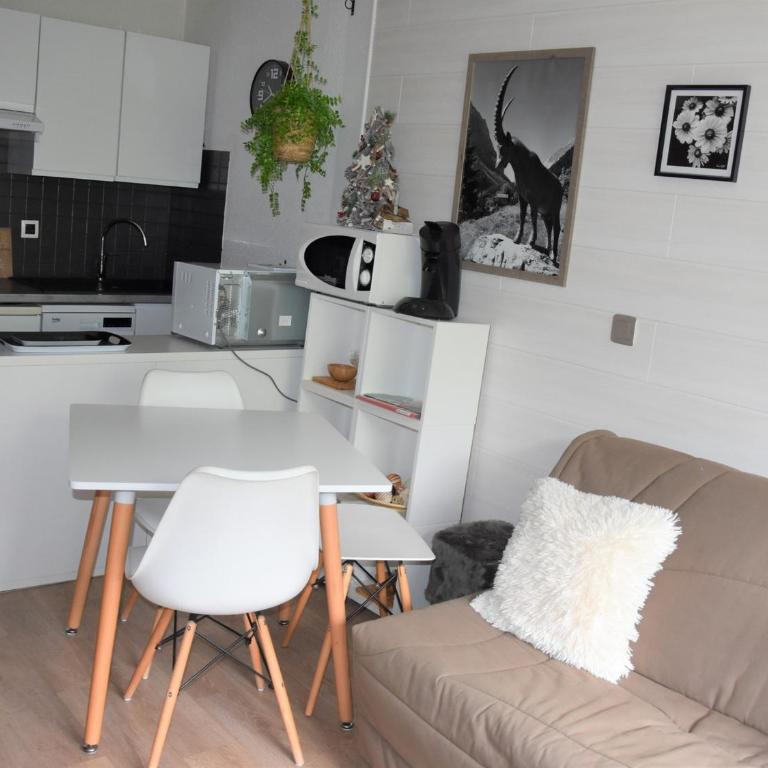 Charmant 2 pièces, balcon sud, piscine chauffée - FR-1-464-9 - Appartement 1 Chambre - 1