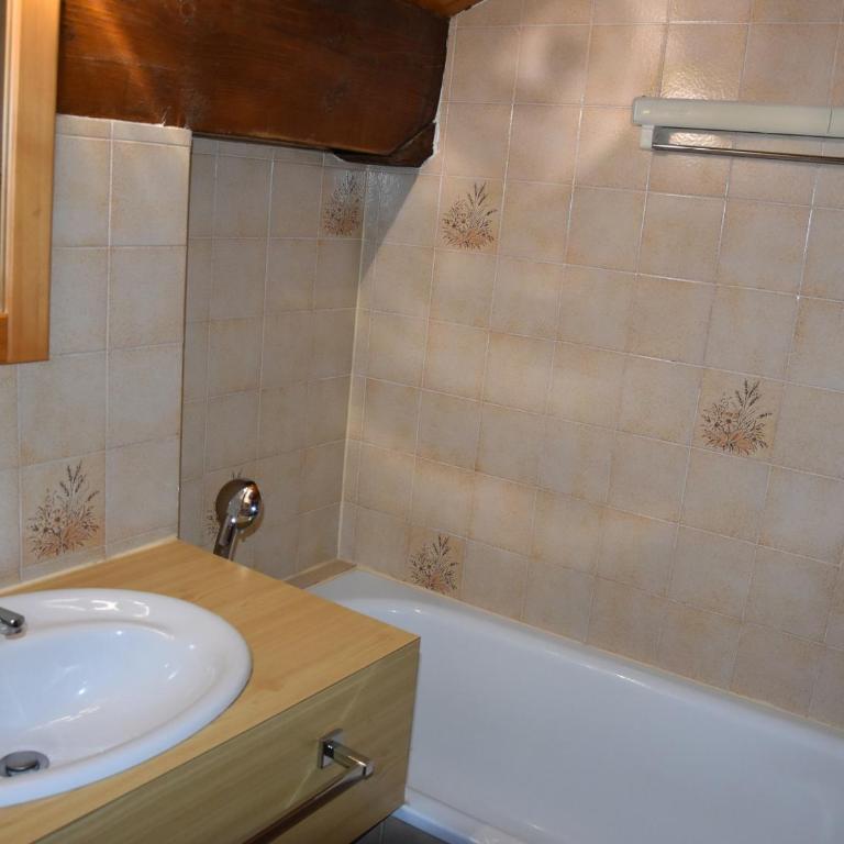 Chaleureux Appartement 3 Pièces à 400m du Téléphérique - FR-1-464-150 - Appartement 2 Chambres - 6