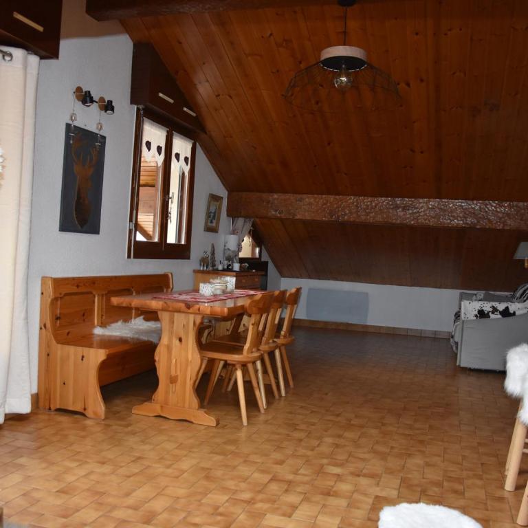 Chaleureux Appartement 3 Pièces à 400m du Téléphérique - FR-1-464-150 - Appartement 2 Chambres - 9