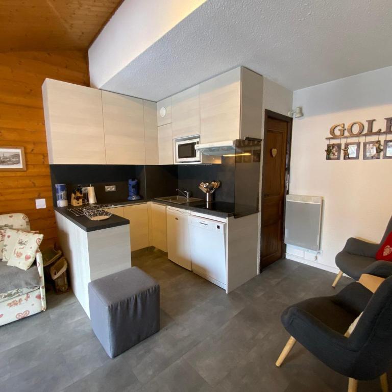 Appartement cosy près des pistes avec WIFI et parking - FR-1-693-18 - Appartement - 4