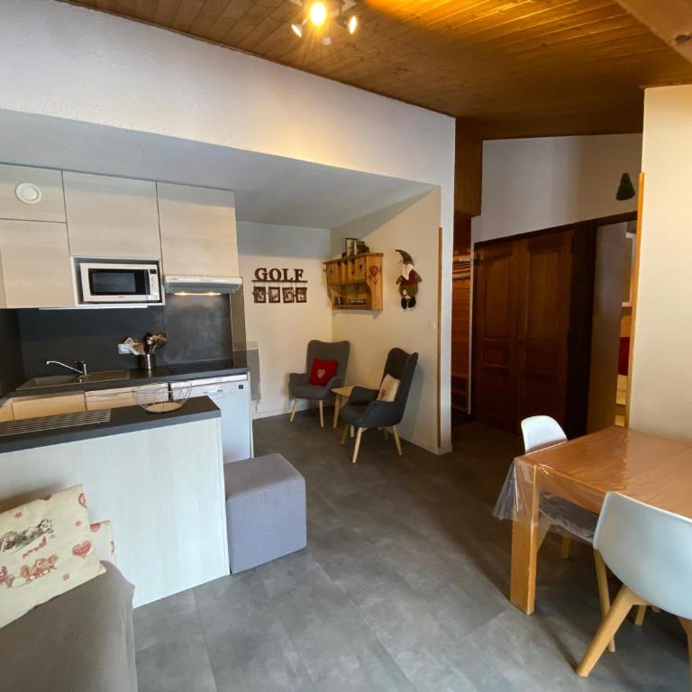 Appartement cosy près des pistes avec WIFI et parking - FR-1-693-18 - Appartement - 7