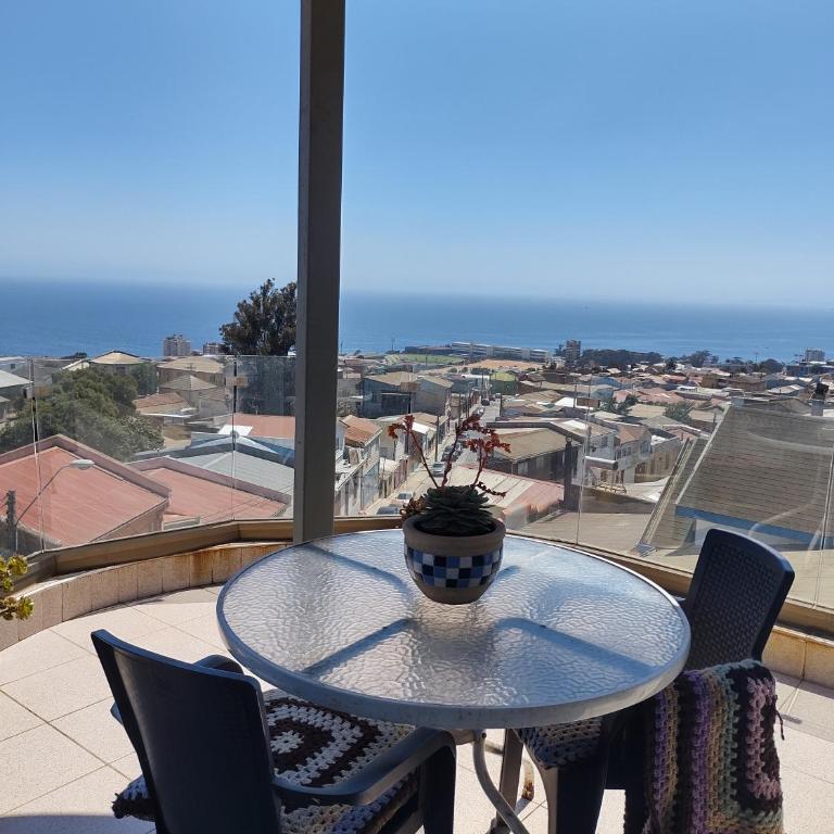 Hostal lala porteña vista al mar, baño privado y desayuno - Habitación Doble Deluxe con balcón y vistas al mar - 11