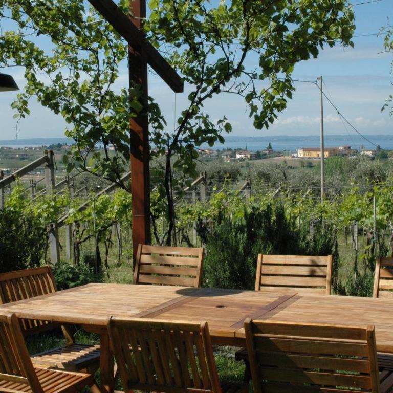 Agriturismo Tenuta la Pergola - Camera Matrimoniale con Vista Lago - 6