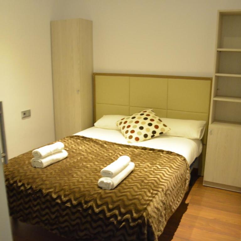 Autèntic Eixample Barcelona - Three-Bedroom Apartment - Muntaner 32 - 2