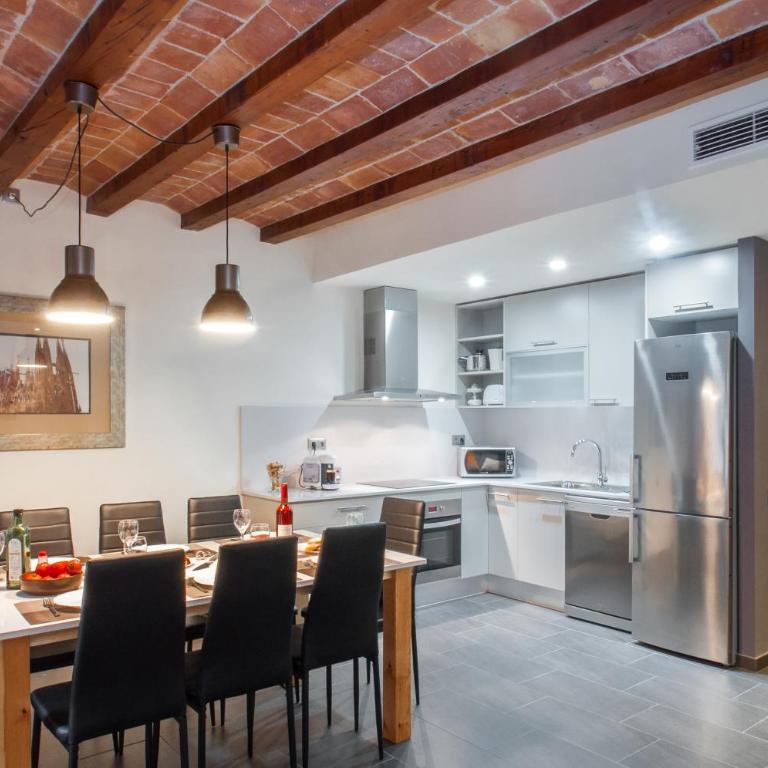Autèntic Eixample Barcelona - Luxury Three-Bedroom Apartment - Aribau 66 - 1
