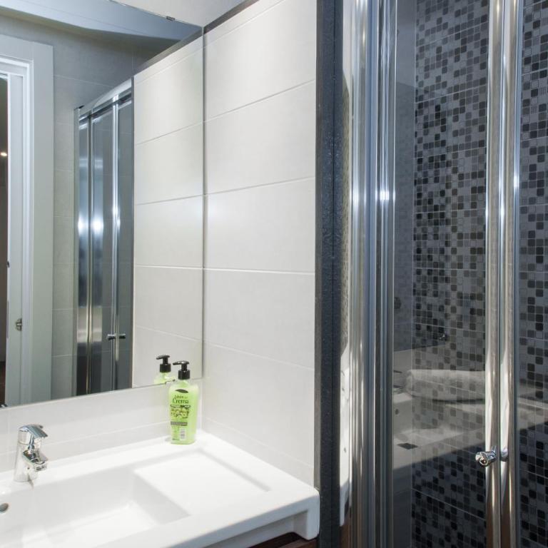 Autèntic Eixample Barcelona - Luxury Three-Bedroom Apartment - Aribau 66 - 20