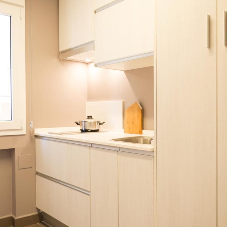 Living4Malaga Centro Histórico y Playa - Muelle Uno One- Bedroom Apartment Red - 13