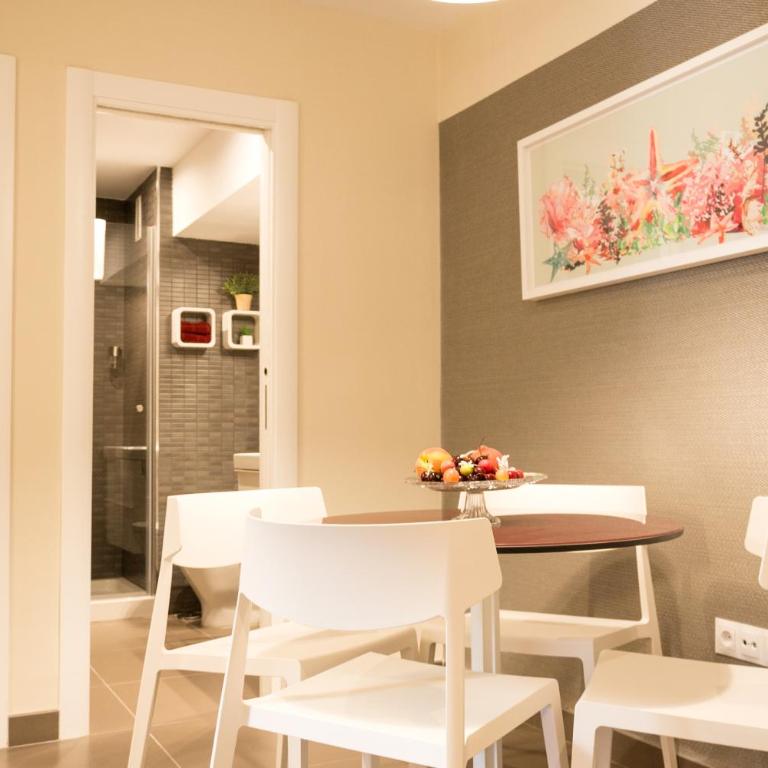 Living4Malaga Centro Histórico y Playa - Muelle Uno One- Bedroom Apartment Red - 12