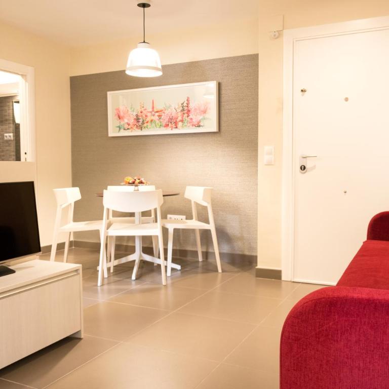 Living4Malaga Centro Histórico y Playa - Muelle Uno One- Bedroom Apartment Red - 11