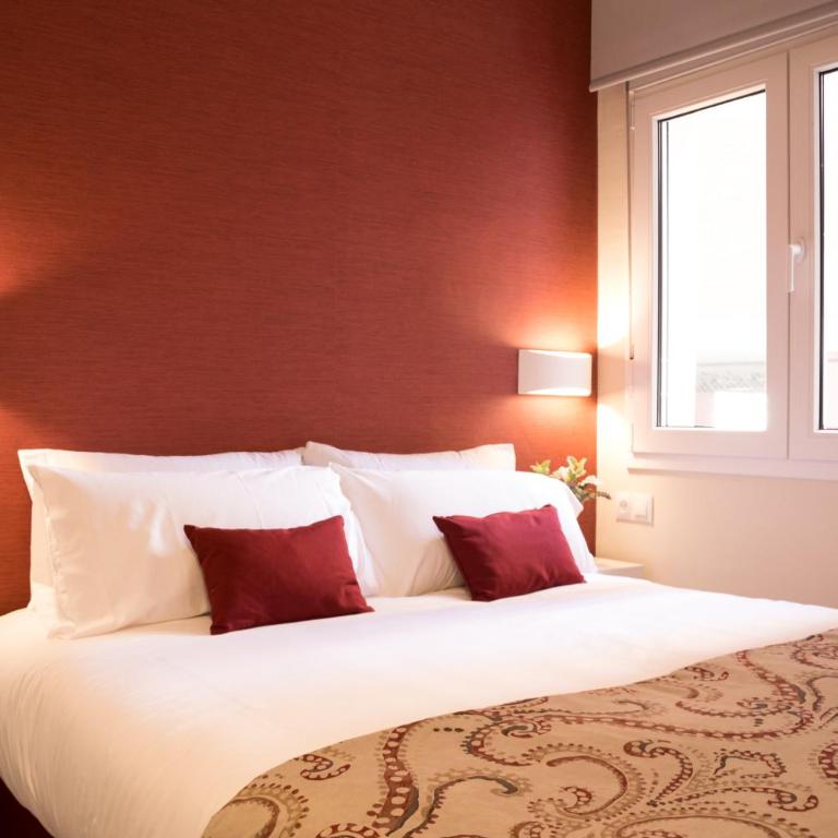 Living4Malaga Centro Histórico y Playa - Muelle Uno One- Bedroom Apartment Red - 4