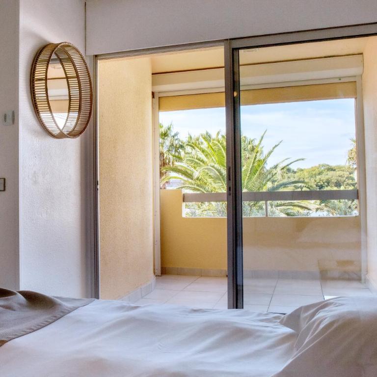 Résidence Pierre & Vacances Les Bulles de Mer - One-Bedroom Apartment with Terrace and Sea View - 3