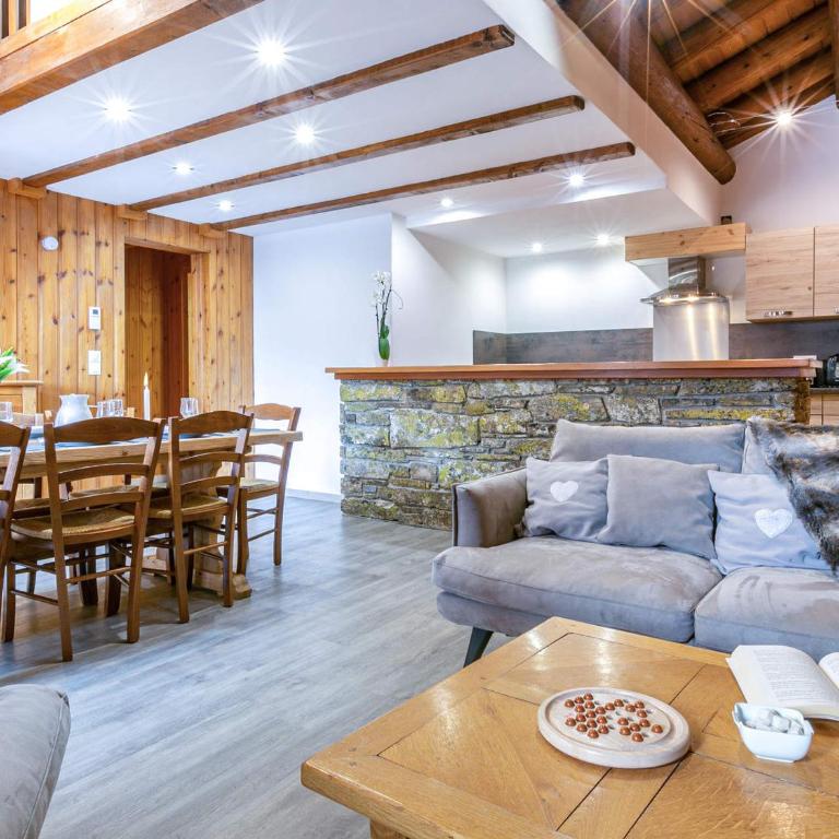 Duplex montagnard rustique avec cheminée, au vieux village de Val-d'Isère, au pied des pistes - FR-1-694-71 - Appartement - 7