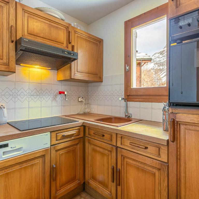Appartement Chaleureux avec Parking et Accès Facile aux Pistes à Val-d'Isère - FR-1-694-233 - Appartement - 7