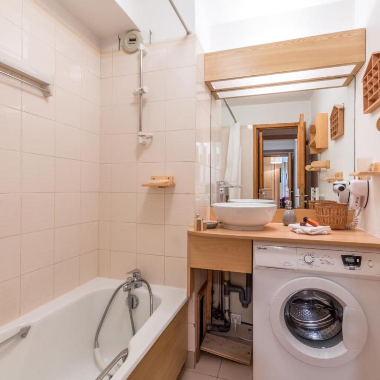 Appartement Chaleureux avec Parking et Accès Facile aux Pistes à Val-d'Isère - FR-1-694-233 - Appartement - 8