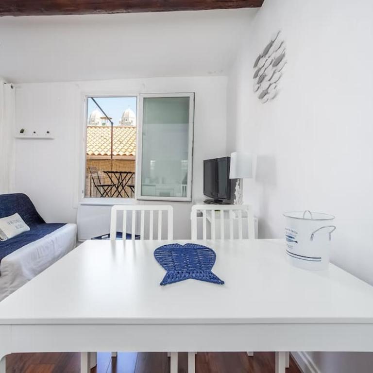 Plein coeur du Panier avec terrasse 2 à 4 personnes arrivée avant 19h - Appartement 1 Chambre - 4