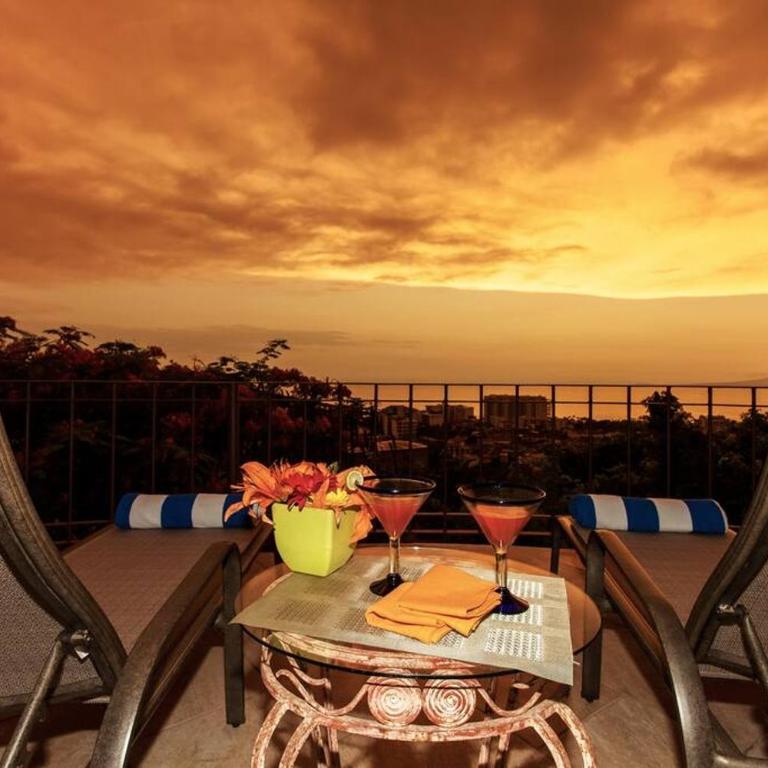 Casa Lorenzo Orange Sunsets, Lush Landscape, Intown, Privacy - Villa - 16
