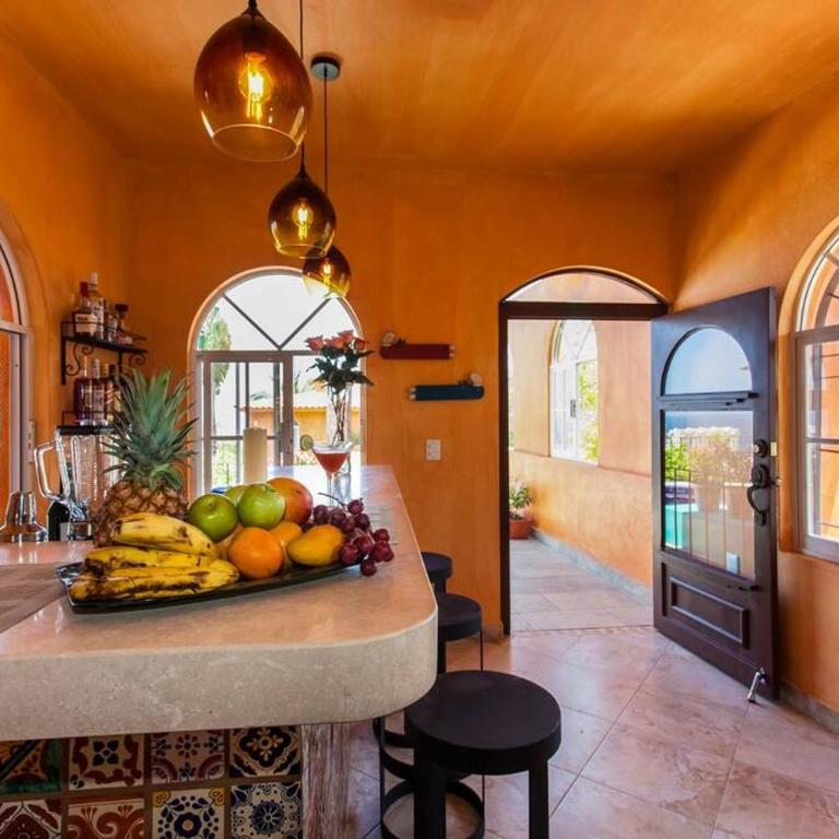 Casa Lorenzo Orange Sunsets, Lush Landscape, Intown, Privacy - Villa - 21