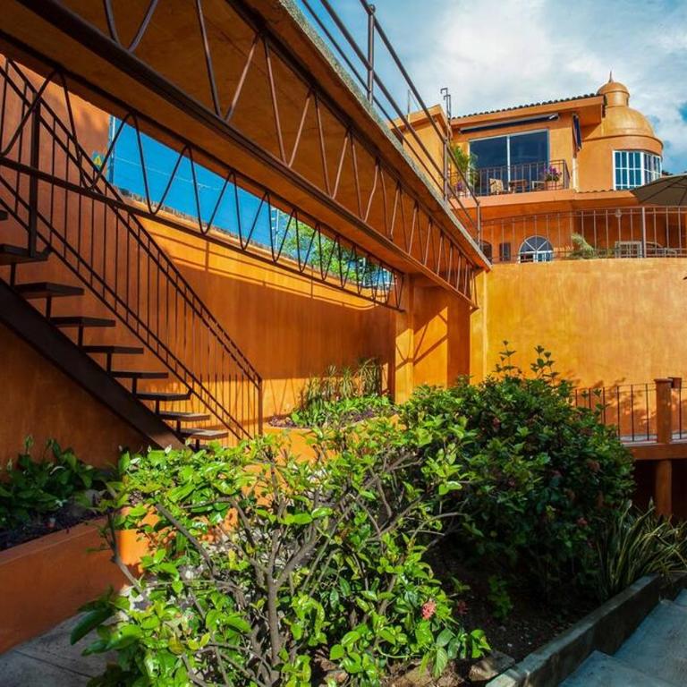 Casa Lorenzo Orange Sunsets, Lush Landscape, Intown, Privacy - Villa - 28