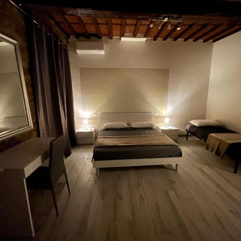 Rent room Iacopo - Camera Tripla con Bagno Privato - 9